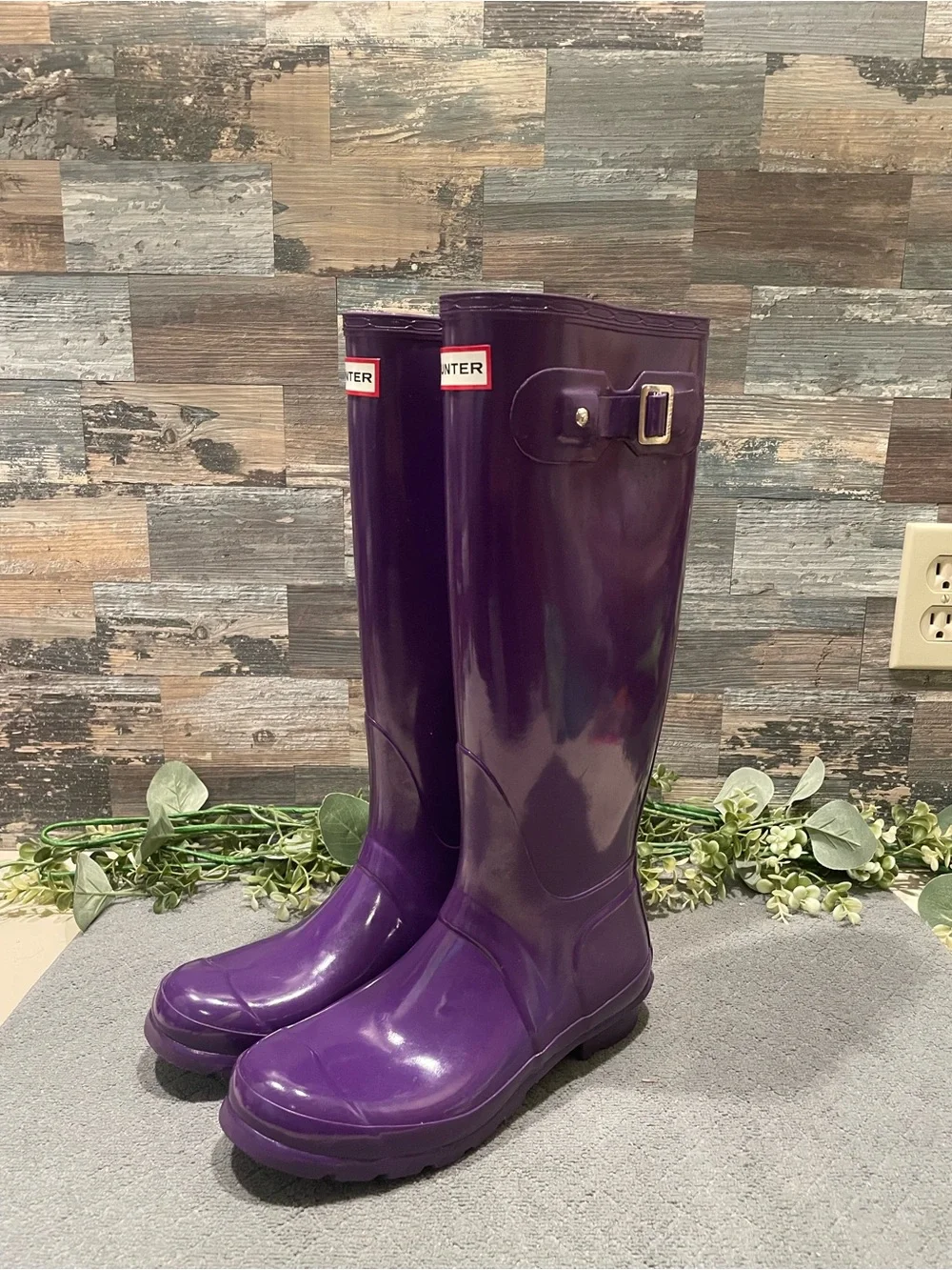 Hunter Original Gloss Purple Rain Boots Size 7 Women's